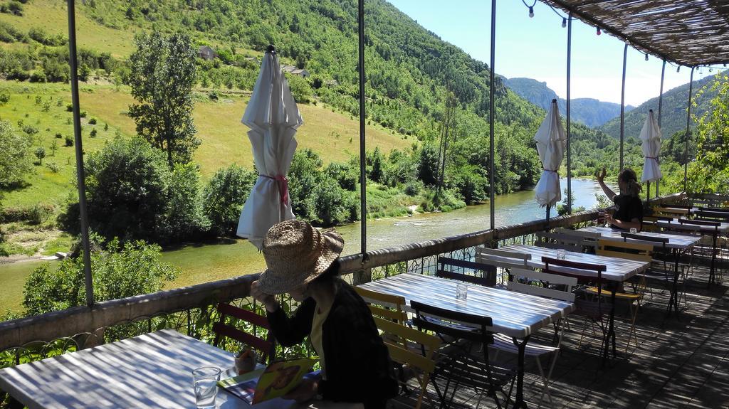 Hotel-Restaurant Le Parisien Les Vignes Bagian luar foto